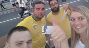 Бразильские болельщики удивили молодую пару из Ростова (3 фото)