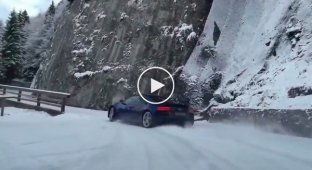 Снежный дрифт на Audi R8 по горе