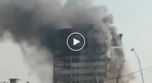В Тегеране из-за пожара обрушился 17-этажный торговый центр