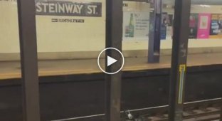 Что будет, если под поезд метро попадет велосипед