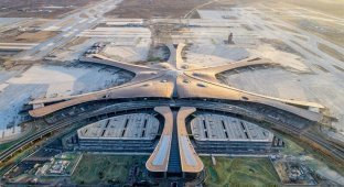 В Пекине открылся огромный аэропорт с самым большим в мире терминалом (9 фото + 1 видео)
