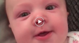 Прекрасная мимика лица у грудничкового ребенка на звуки отца