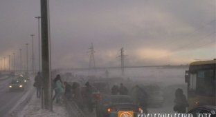 Более 45 машин столкнулись в Санкт-Петербурге (4 фото)