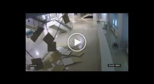 Обрушение потолка в Конькобежном центре Адлер Арена