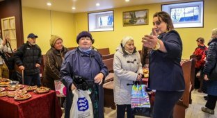 Власти Петербурга отрицают закрытие кафе «Добродомик» с бесплатными обедами для пенсионеров (2 фото)