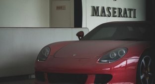 Porsche Carrera GT стоит уже 8 лет: заброшенный дилерский центр суперкаров в Китае (14 фото)