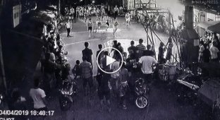 Взрыв прожекторов на баскетбольном матче попал на видео