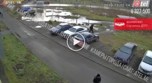 В Рыбинске школьница не глядя шагнула прямо под КамАЗ