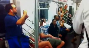 Атака попрошаек в метро в New York (english)