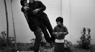 20 невероятно эмоциональных кадров из жизни одной иракской семьи (20 фото)