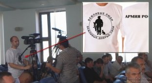 В Лисичанске оператора местной ТРК засекли в футболке с “вежливыми людьми”