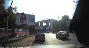 В Саратове трамвай протащил парня по рельсам 