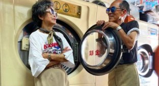 Пожилая пара из Тайваня создает из потерянных вещей наряды лучше, чем у модельеров (10 фото)