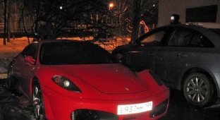 Кому Новый Год, а у кого-то Ferrari под окном сгорела... (5 фото + видео)