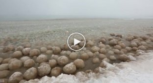 Как на озере Мичиган, вода снежки лепила