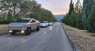 Очень реалистичная копия электропикапа Tesla Cybertruck из Боснии и Герцеговины (3 фото + 2 видео)