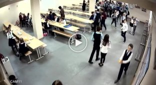 В Югре учительница ударила школьника за кражу апельсина