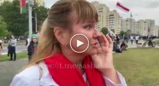 Женщина в Минске расплакалась, говоря о том, что сделал Лукашенко