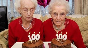 Сестры-близнецы отметили свой 100-й день рождения и поделились секретом своего долголетия (9 фото)