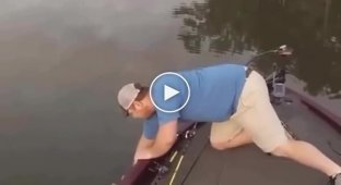 Неожиданный улов мужчин на рыбалке