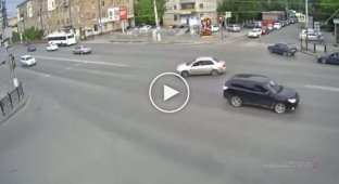 Авария с переворотом в Волгограде . пробки