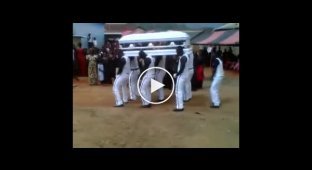 Похоронный танец в Гане