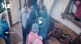 В новомосковском кафе «Флагман» сотрудник УФСИН устроил дебош и подрался с секьюрити