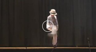 7 летний ребенок танцует как Майкл Джексон