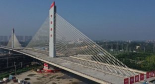 В Китае построили уникальный поворотный мост, который установил два мировых рекорда