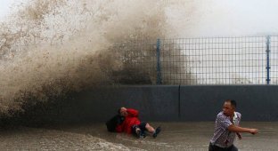 Огромная приливная волна в Ханчжоу, Китай (21 фото)