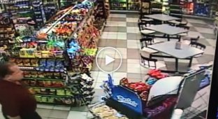 Невозмутимый покупатель проигнорировал грабителя в магазине Лас-Вегаса