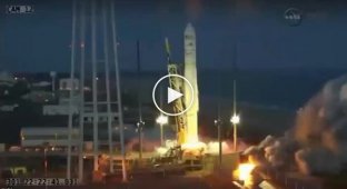 Американская ракета Антарес с космическим кораблем Сигнус взорвалась при запуске