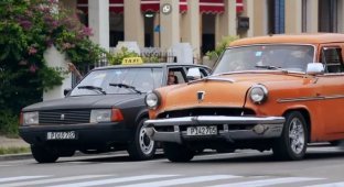 Живая автоистория на дорогах Кубы (17 фото)