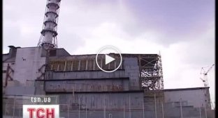 На Чернобыльской АЭС упала южная стена укрытия (2 фото + 2 видео)