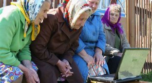 Индивидуальная скамейка ростовских бабушек (2 фото)