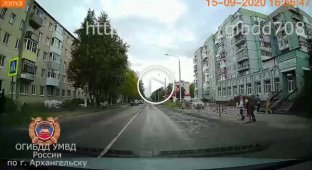 В Архангельске автомобиль сбил двух девочек, перебегавших дорогу в неположенном месте