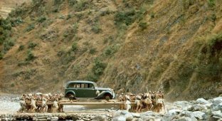 Первый автомобиль в Непале (2 фото)