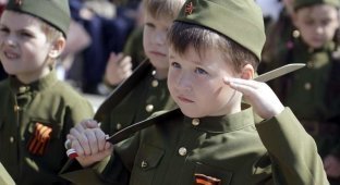В Приморье трёх семилетних мальчиков призвали отдать долг родине (2 фото)