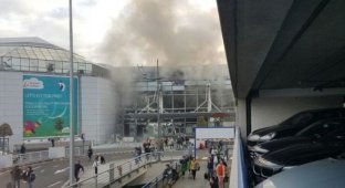 В аэропорту Брюсселя прогремело два мощных взрыва