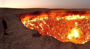 Газовый кратер Дарваза или «Врата ада» пустыни Каракумы (10 фото)