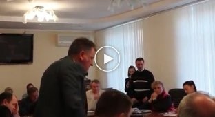 Депутат Николаевского облсовета назвал флаг Украины бандеровским