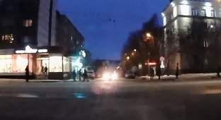 «Ёшь твою едрёшь», — столкновение на перекрёстке в Мурманске (2 фото + 1 видео)