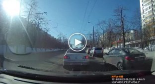 Автобус проехал на красный и сбил женщину в Москве