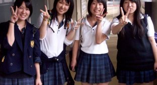 Зачем в Японии школьниц проверяют на наличие нижнего белья (2 фото + текст)
