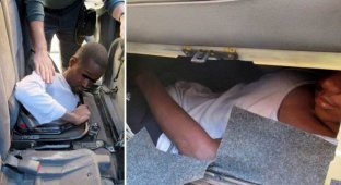 Подростки-мигранты спрятались в приборную панель и под задний диван, но были пойманы на границе (4 фото)