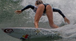 Алана Бланчард - профессиональная серфингистка (40 фото)
