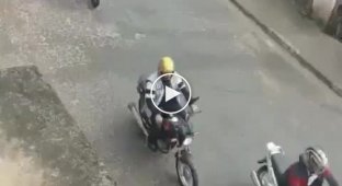 Когда парень умеет ездить ставить на козу мотоцикл