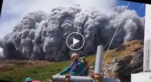 Японские альпинисты засняли извержения вулкана