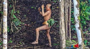 Дикое племя в лесах Амазонии в объективе бразильца (10 фото)
