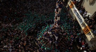 Фестиваль Кастелей: как в Каталонии строят "замки из людей" (9 фото)